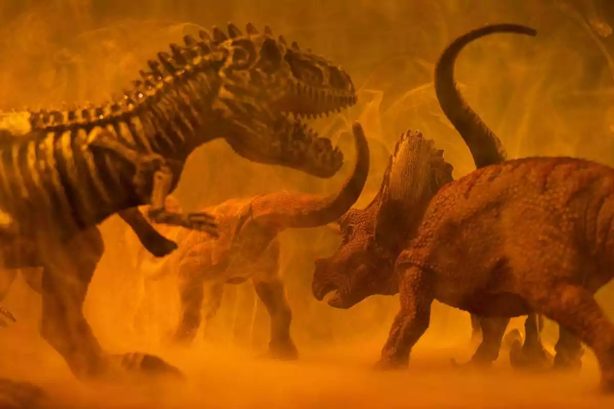 Dinosaurios luchando entre ellos