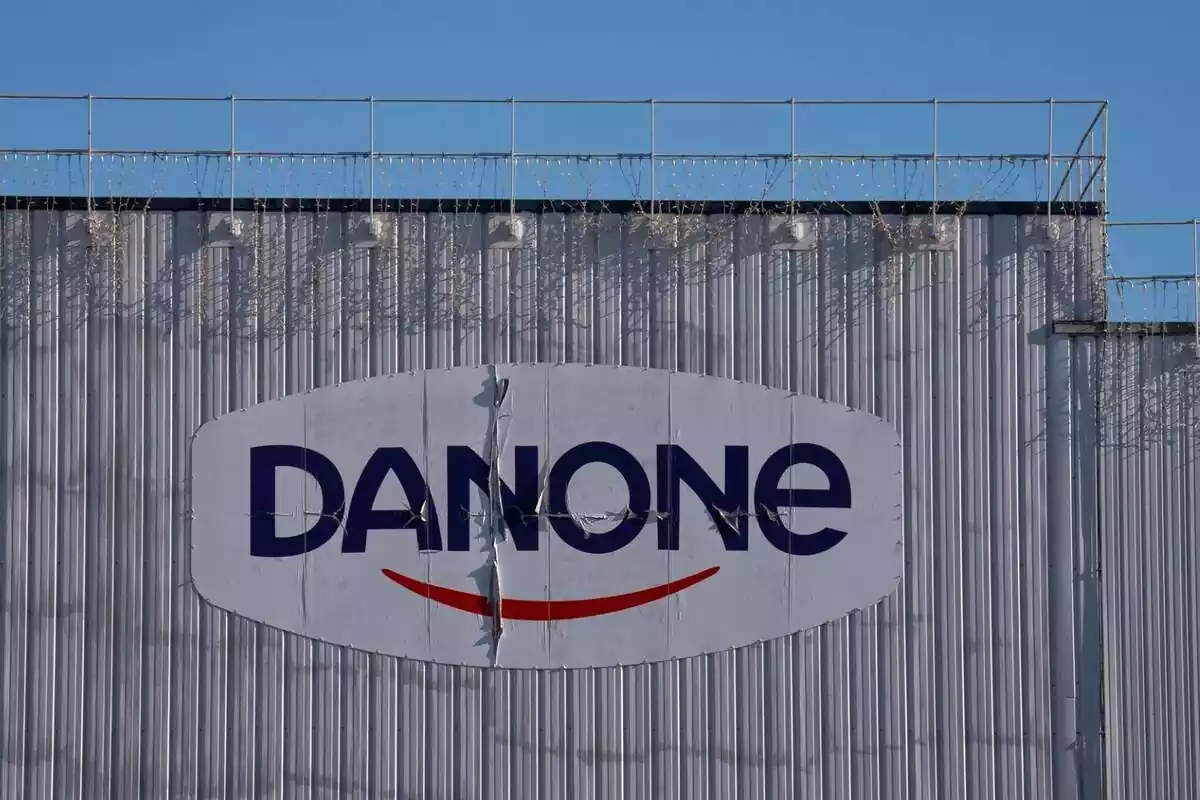 Logo de Danone en su fábrica de Parets del Vallès