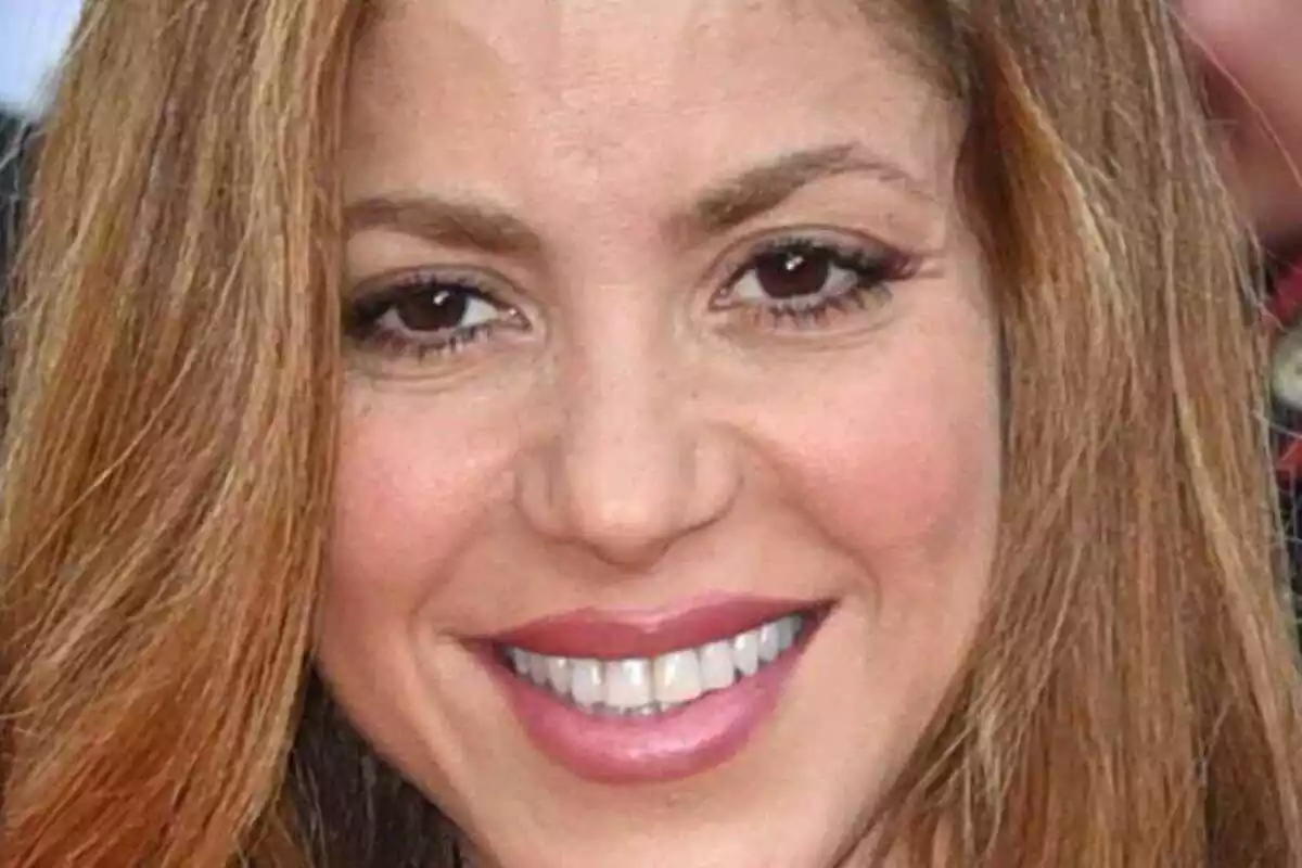 Imagen primer plano de Shakira en el Festival de Cannes sonriendo